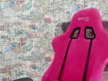 girl
        angelina_new cam image #2348843