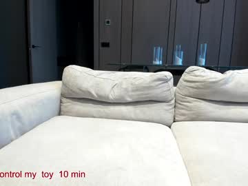 girl
        carolinaherera cam image #5696392