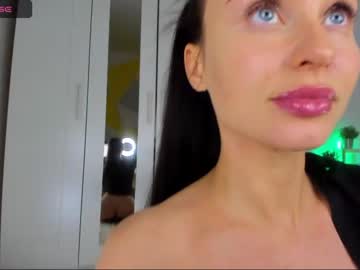 girl
        roxy_blue_eyed_ cam image #2767491