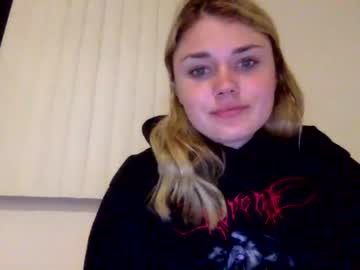 girl
        cassidyyqueen cam image #1458228