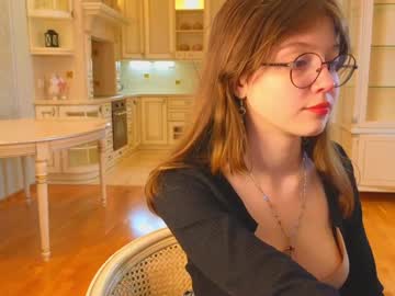 girl
        edithbrucker cam image #4844144