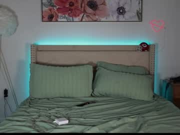 couple
        ari_lovexo cam image #4990563