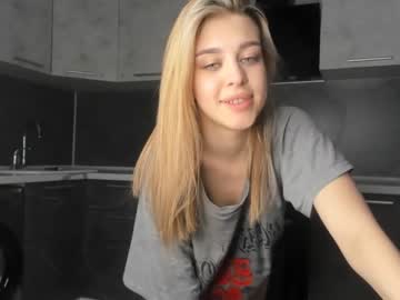 girl
        dana_bananna_ cam image #1349935
