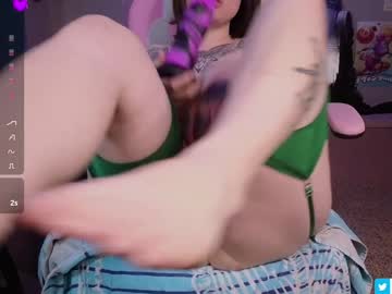 girl
        scarlettpython1 cam image #6348253