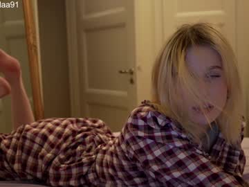 girl
        ellaa91 cam image #3227646