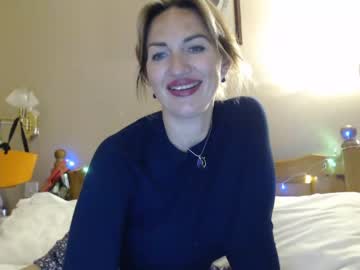 girl
        mallinia cam image #3077770