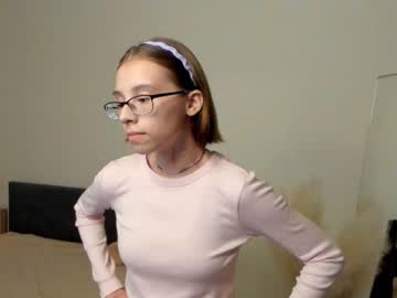 girl
        jodychurchwell cam image #4203561