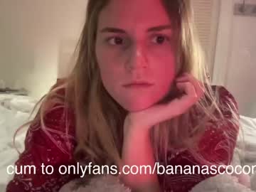 girl
        bananascoconutz cam image #1752330