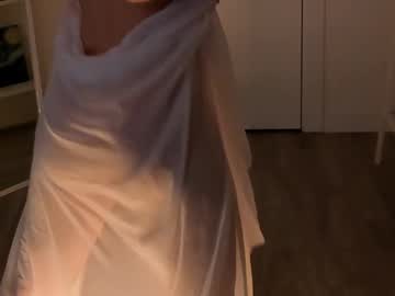 girl
        elannand cam image #6861911