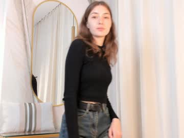 girl
        normadiggle cam image #5138363