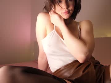 girl
        sae__ cam image #1257695