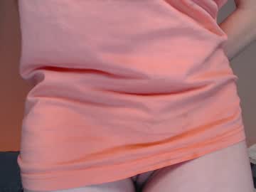 girl
        little_pearl_ cam image #2353348