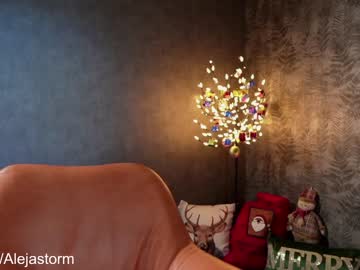girl
        alejastorm cam image #365125