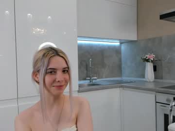 girl
        lynetteesser cam image #4652666