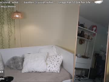 girl
        vivid_whit cam image #1636926