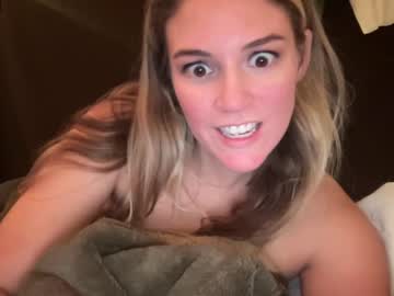 girl
        bananascoconutz cam image #3575878