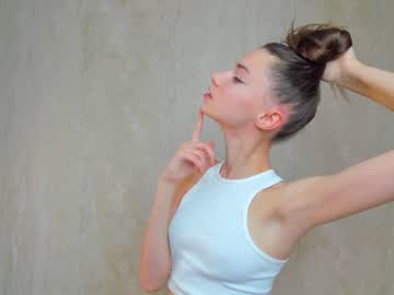 girl
        cutie_ghostie cam image #3513731