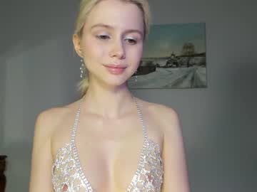 girl
        hi_popsy cam image #3811444