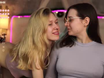 couple
        jitoon_exe cam image #626622