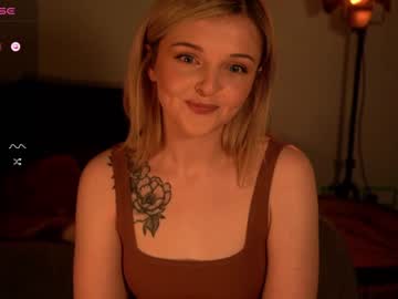 girl
        lucydelovely cam image #2742831