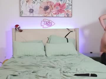 couple
        ari_lovexo cam image #6255410