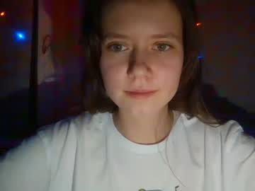 girl
        lilolum cam image #3788453