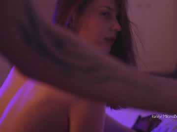 girl
        lina_n_kitty cam image #3357671