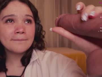 girl
        chery_lady22 cam image #1725628