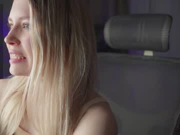 girl
        sonyaericsson cam image #4082902