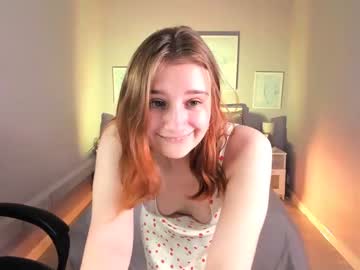 girl Nude Cam Girls Playing Games with lil_marilyn