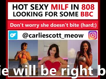 girl
        carliescott_meow cam image #2391356
