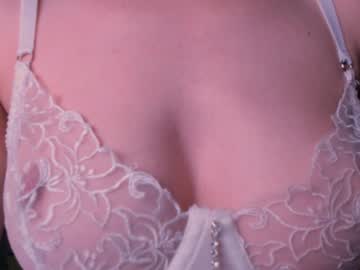 girl
        lauratanguy cam image #5225751