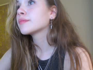 couple
        alyx1 cam image #3859719