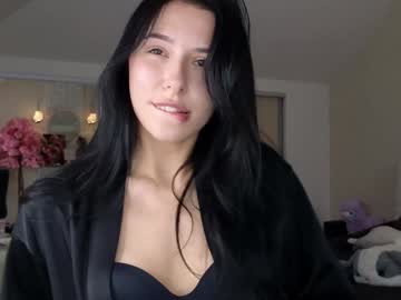girl
        yononeey cam image #4752046