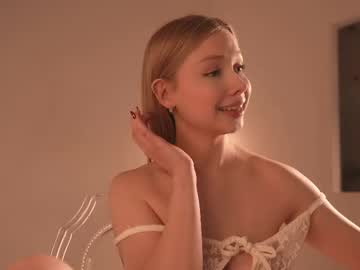 girl
        april_blush cam image #6734942