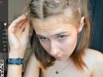 girl
        mauddenmon cam image #6997457