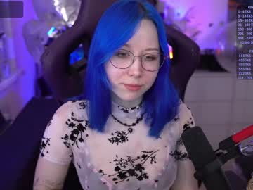girl
        blue_mooncat cam image #5311911