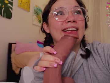 girl
        chery_lady22 cam image #1631444