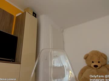 girl
        lenna_godess cam image #4489340