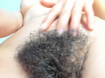 girl
        bush_woman cam image #3845394