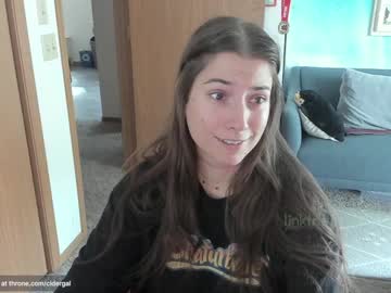 girl
        cidergal69 cam image #5132961