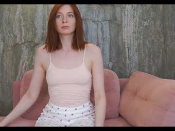 girl
        mona_elisa cam image #2909411