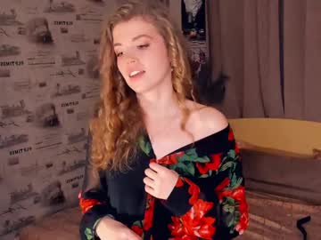 girl Nude Cam Girls Playing Games with chia_silver
