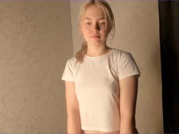 girl
        lexisarah cam image #2651565
