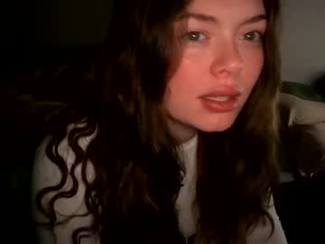 girl
        emersoncane cam image #1541150