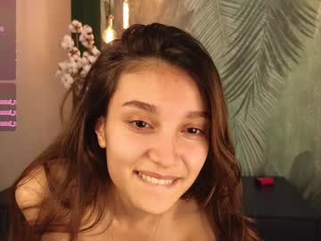 girl
        erlenebarritt cam image #5894545