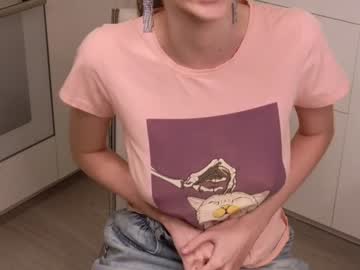 girl
        lilianfootman cam image #5676457