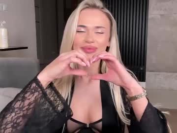 girl
        julia_rle cam image #6713370
