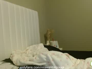 couple
        miasantiago cam image #3325200