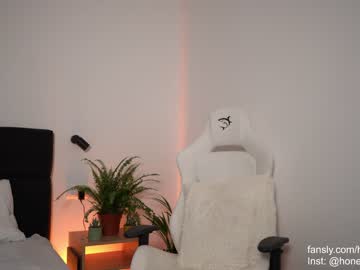girl
        aria_diaz cam image #4025434